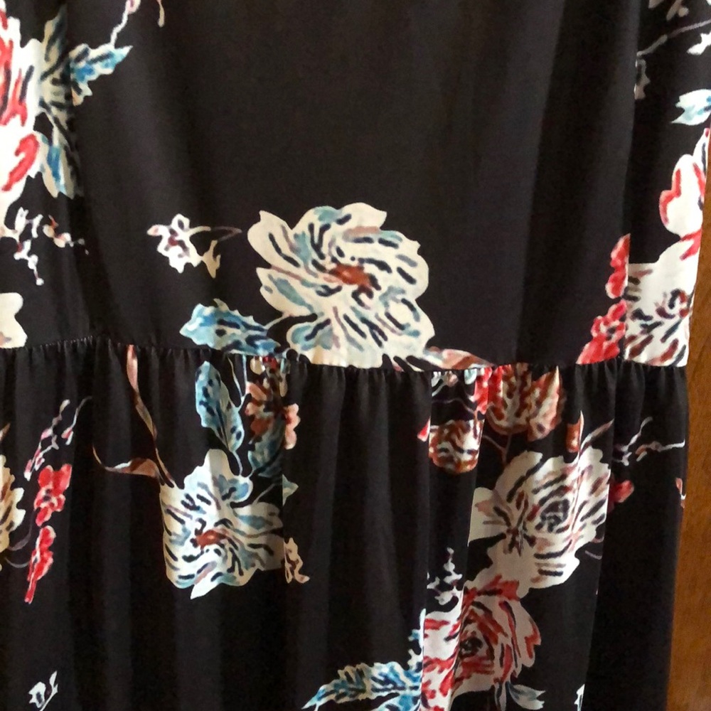 Maxi - Picture 2 of 4